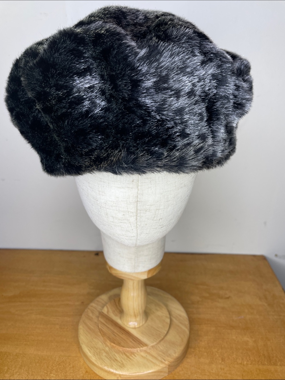 Women's Plush Faux Fur Black & Gray Beret Hat